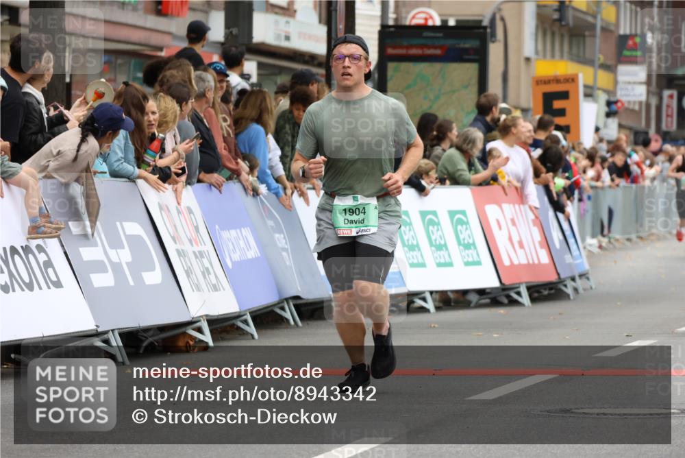 21.09.2025 - PSD Bank Halbmarathon Strokosch-Dieckow http://msf.ph/oto/8943342 21.09.2025 11:38:13 Ziel 1892, 1904, 2675 meine-sportfotos.de