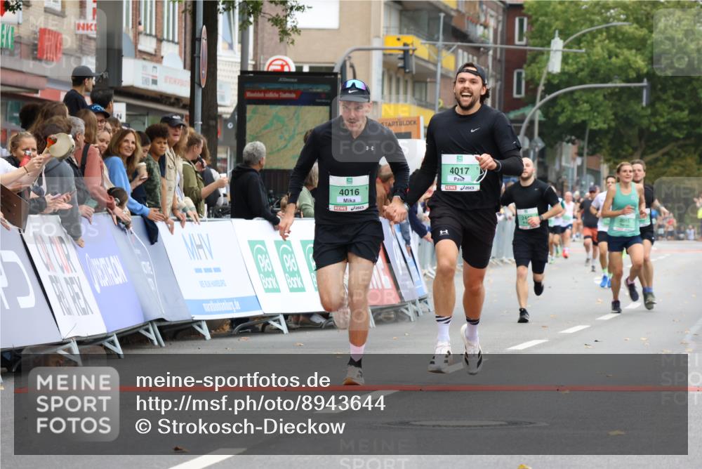 21.09.2025 - PSD Bank Halbmarathon Strokosch-Dieckow http://msf.ph/oto/8943644 21.09.2025 11:39:54 Ziel 1645, 1968, 2084, 2085, 2442, 4016, 4017 meine-sportfotos.de