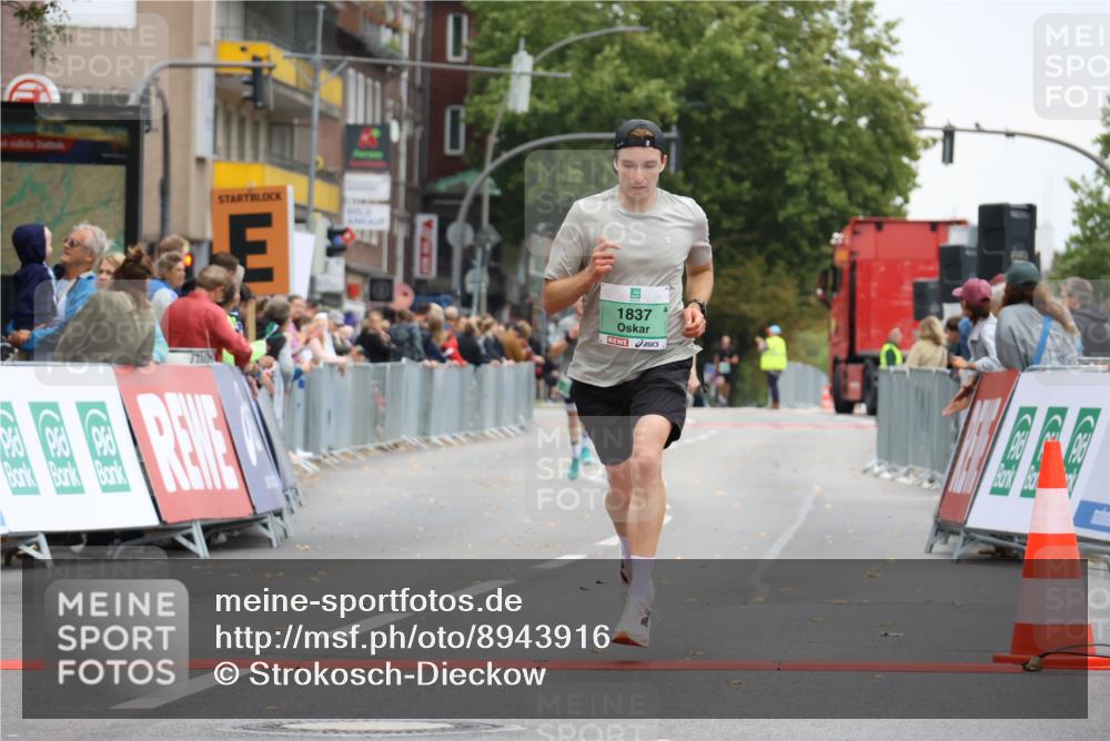 21.09.2025 - PSD Bank Halbmarathon Strokosch-Dieckow http://msf.ph/oto/8943916 21.09.2025 11:20:50 Ziel 1440, 1835, 1837 meine-sportfotos.de