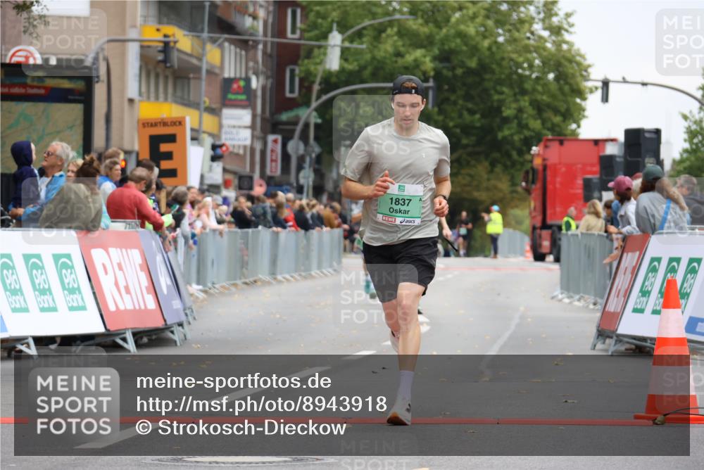 21.09.2025 - PSD Bank Halbmarathon Strokosch-Dieckow http://msf.ph/oto/8943918 21.09.2025 11:20:50 Ziel 1440, 1835, 1837 meine-sportfotos.de