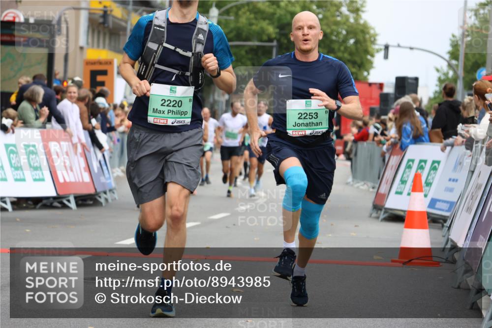 21.09.2025 - PSD Bank Halbmarathon Strokosch-Dieckow http://msf.ph/oto/8943985 21.09.2025 11:42:28 Ziel 1058, 1068, 1312, 1899, 1995, 2220, 2253, 2272, 2281, 2380, 3928, 3930, 4048 meine-sportfotos.de