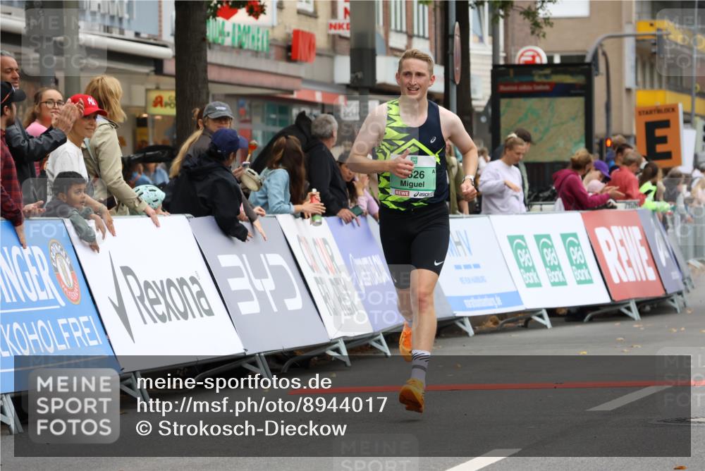 21.09.2025 - PSD Bank Halbmarathon Strokosch-Dieckow http://msf.ph/oto/8944017 21.09.2025 11:22:22 Ziel 1826 meine-sportfotos.de