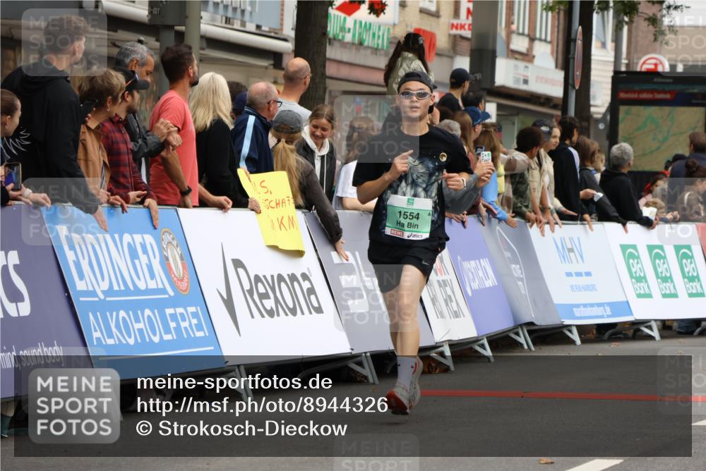 21.09.2025 - PSD Bank Halbmarathon Strokosch-Dieckow http://msf.ph/oto/8944326 21.09.2025 11:44:48 Ziel 1554, 2303, 2308 meine-sportfotos.de