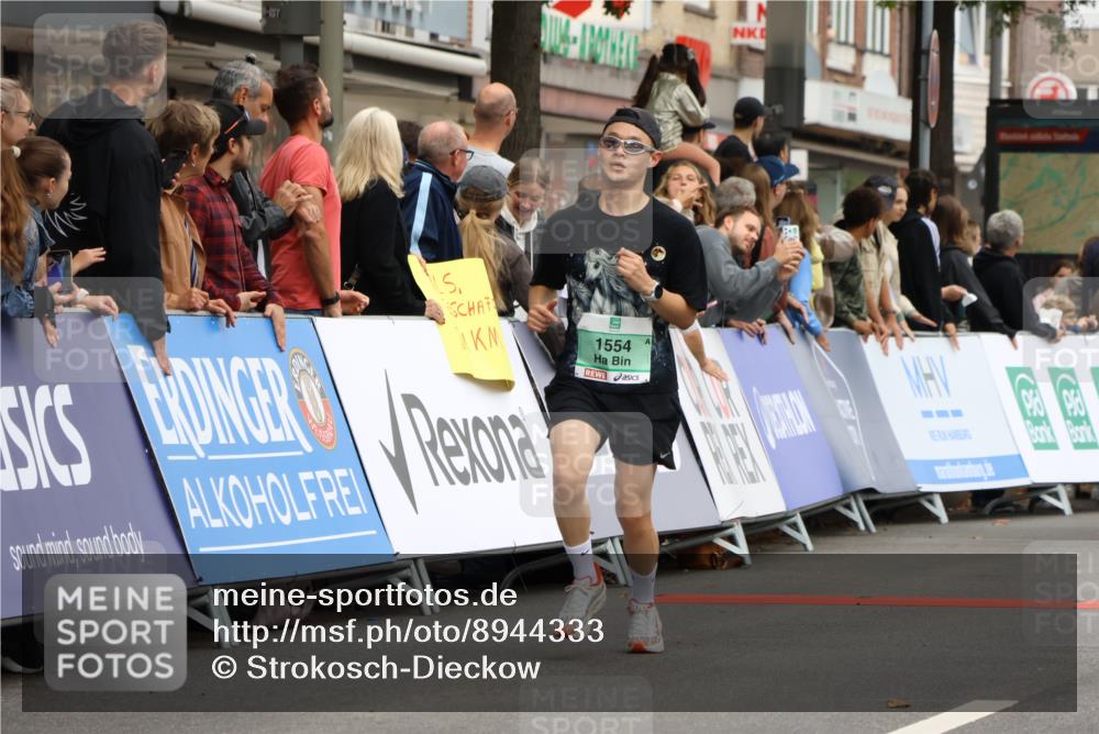 21.09.2025 - PSD Bank Halbmarathon Strokosch-Dieckow http://msf.ph/oto/8944333 21.09.2025 11:44:48 Ziel 1554, 2303, 2308 meine-sportfotos.de