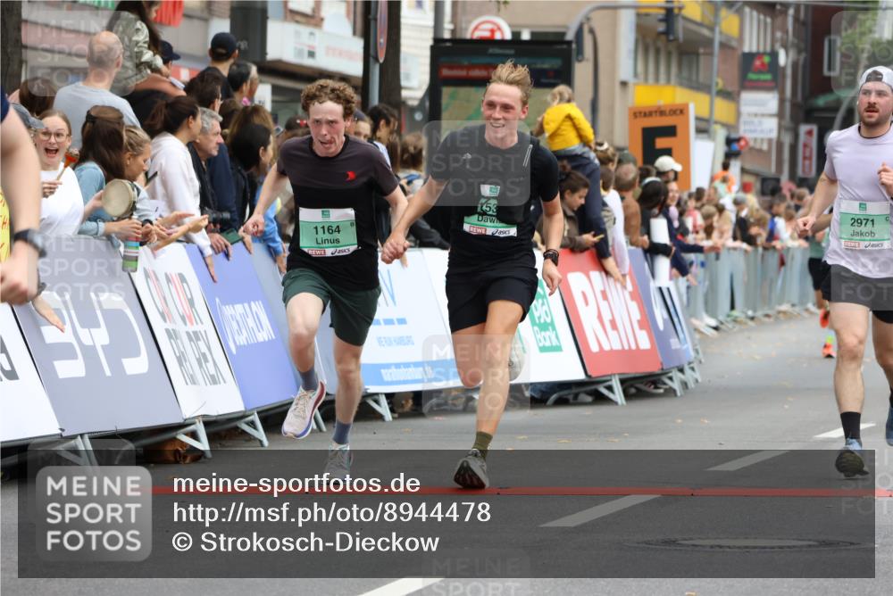 21.09.2025 - PSD Bank Halbmarathon Strokosch-Dieckow http://msf.ph/oto/8944478 21.09.2025 11:47:29 Ziel 1164, 1530, 2049, 2234, 2522, 2570, 2971, 3389 meine-sportfotos.de