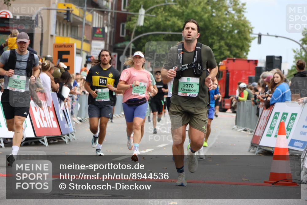 21.09.2025 - PSD Bank Halbmarathon Strokosch-Dieckow http://msf.ph/oto/8944536 21.09.2025 11:48:11 Ziel 1067, 1311, 1529, 1624, 2230, 2259, 2293, 2378, 2880, 3169, 3921, 3926, 4054 meine-sportfotos.de