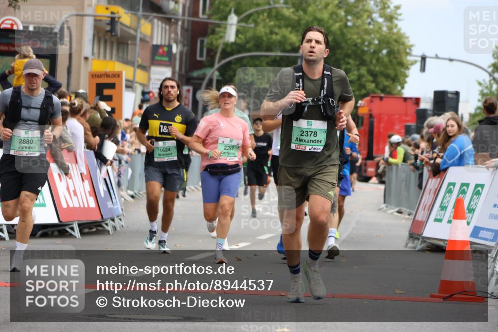 21.09.2025 - PSD Bank Halbmarathon Strokosch-Dieckow http://msf.ph/oto/8944537 21.09.2025 11:48:11 Ziel 1067, 1311, 1529, 1624, 2230, 2259, 2293, 2378, 2880, 3169, 3921, 3926, 4054 meine-sportfotos.de