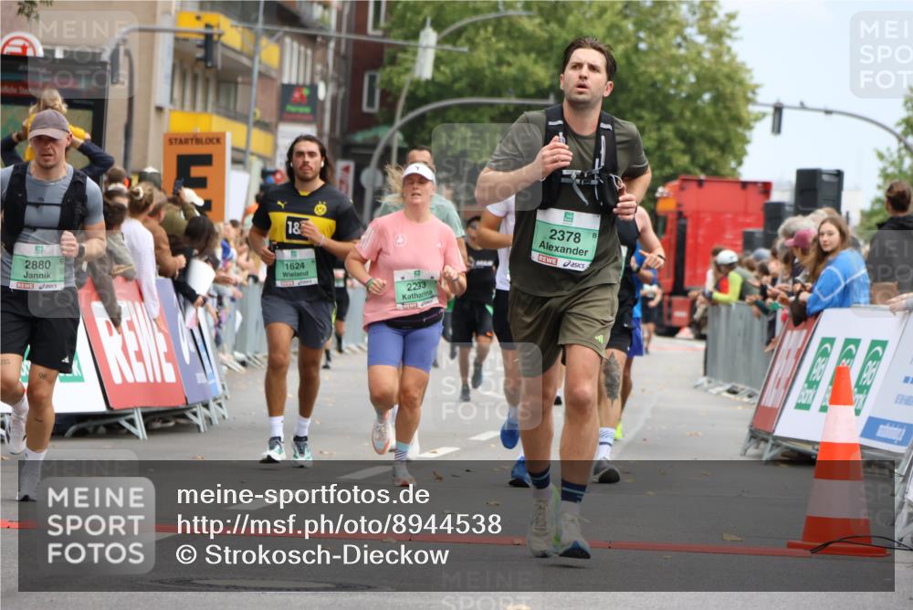 21.09.2025 - PSD Bank Halbmarathon Strokosch-Dieckow http://msf.ph/oto/8944538 21.09.2025 11:48:11 Ziel 1067, 1311, 1529, 1624, 2230, 2259, 2293, 2378, 2880, 3169, 3921, 3926, 4054 meine-sportfotos.de