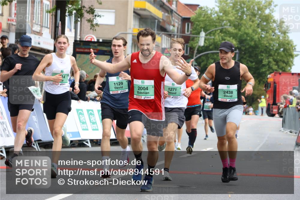 21.09.2025 - PSD Bank Halbmarathon Strokosch-Dieckow http://msf.ph/oto/8944591 21.09.2025 11:48:45 Ziel 1129, 1271, 1983, 1987, 2004, 2053, 2106, 2214, 2260, 2335, 2415, 2419, 2421, 2438, 2445, 2564, 3088 meine-sportfotos.de