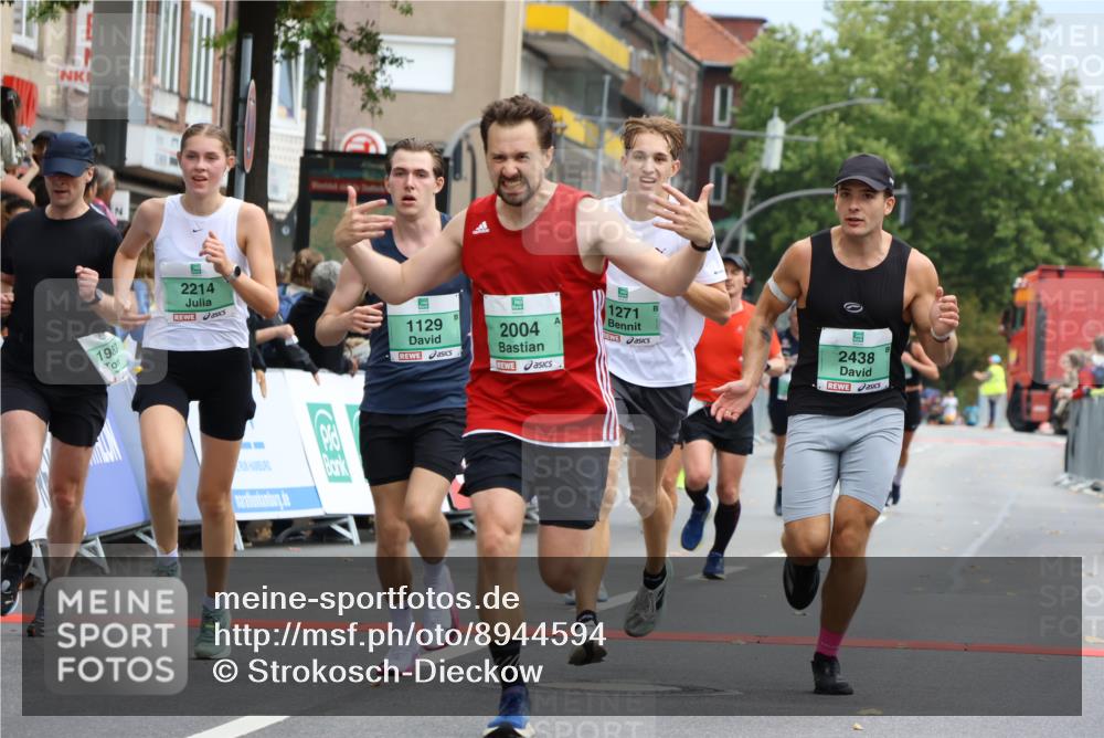 21.09.2025 - PSD Bank Halbmarathon Strokosch-Dieckow http://msf.ph/oto/8944594 21.09.2025 11:48:45 Ziel 1129, 1271, 1983, 1987, 2004, 2053, 2106, 2214, 2260, 2335, 2415, 2419, 2421, 2438, 2445, 2564, 3088 meine-sportfotos.de