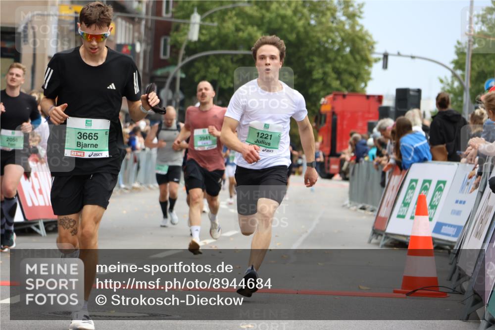 21.09.2025 - PSD Bank Halbmarathon Strokosch-Dieckow http://msf.ph/oto/8944684 21.09.2025 11:49:53 Ziel 1010, 1221, 1328, 2056, 2181, 2257, 2462, 2601, 2677, 3086, 3665, 3941 meine-sportfotos.de