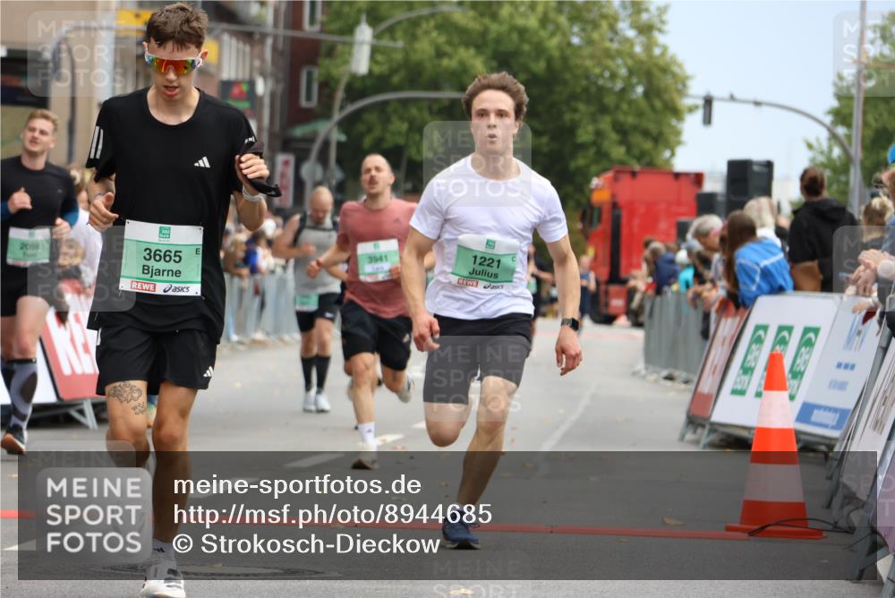 21.09.2025 - PSD Bank Halbmarathon Strokosch-Dieckow http://msf.ph/oto/8944685 21.09.2025 11:49:53 Ziel 1010, 1221, 1328, 2056, 2181, 2257, 2462, 2601, 2677, 3086, 3665, 3941 meine-sportfotos.de