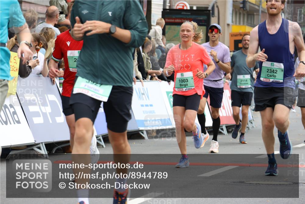 21.09.2025 - PSD Bank Halbmarathon Strokosch-Dieckow http://msf.ph/oto/8944789 21.09.2025 11:51:02 Ziel 1003, 1039, 1226, 1640, 1720, 2114, 2256, 2331, 2342, 2358, 2437, 2444, 2633, 2662, 3529, 3649, 3927 meine-sportfotos.de