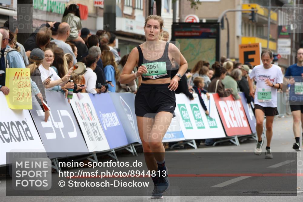 21.09.2025 - PSD Bank Halbmarathon Strokosch-Dieckow http://msf.ph/oto/8944813 21.09.2025 11:51:22 Ziel 1250, 1413, 2295, 2402, 2510, 2951 meine-sportfotos.de