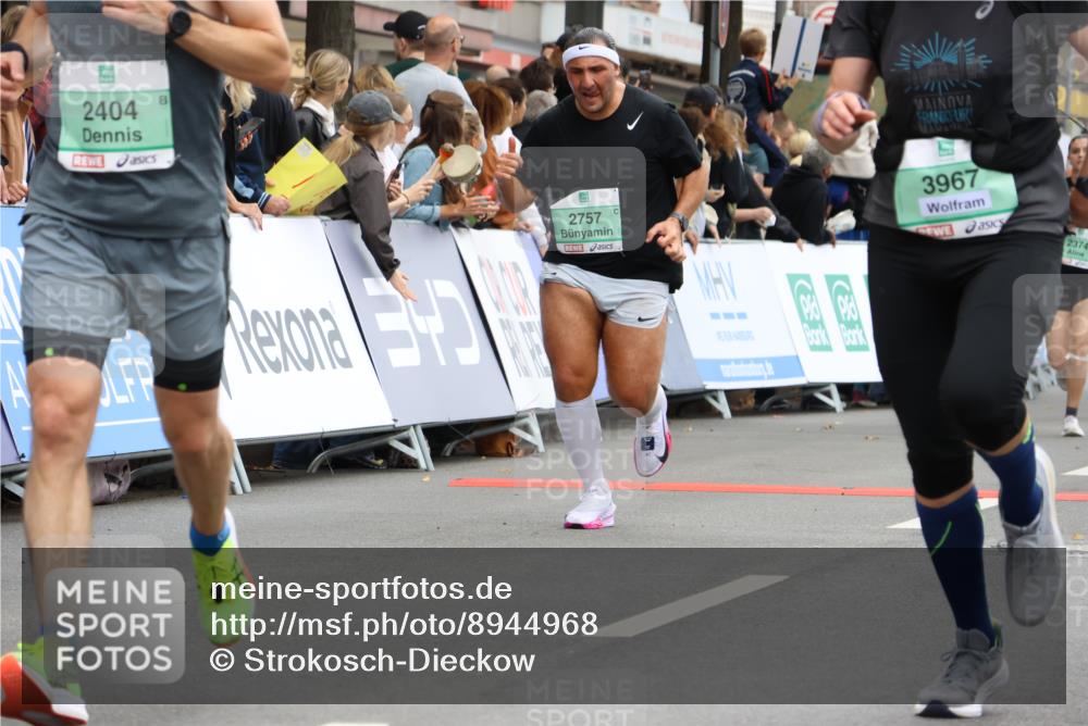 21.09.2025 - PSD Bank Halbmarathon Strokosch-Dieckow http://msf.ph/oto/8944968 21.09.2025 11:53:02 Ziel 1102, 1297, 1298, 1647, 2219, 2254, 2301, 2305, 2374, 2404, 2515, 2757, 3967 meine-sportfotos.de