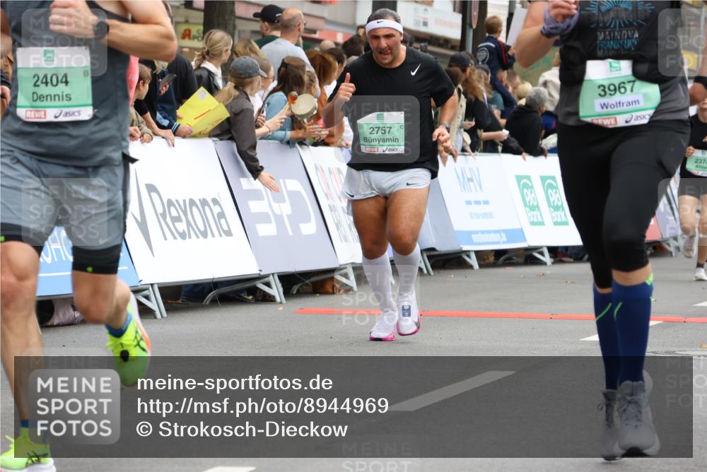 21.09.2025 - PSD Bank Halbmarathon Strokosch-Dieckow http://msf.ph/oto/8944969 21.09.2025 11:53:02 Ziel 1102, 1297, 1298, 1647, 2219, 2254, 2301, 2305, 2374, 2404, 2515, 2757, 3967 meine-sportfotos.de