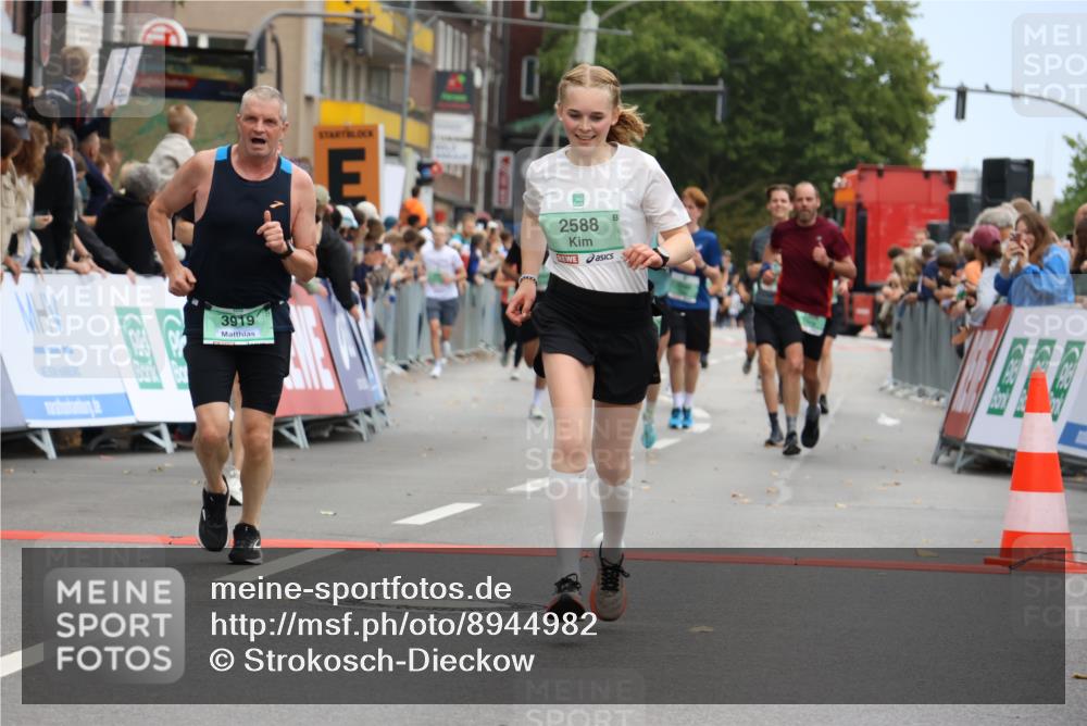 21.09.2025 - PSD Bank Halbmarathon Strokosch-Dieckow http://msf.ph/oto/8944982 21.09.2025 11:53:19 Ziel 1079, 1366, 1770, 2427, 2459, 2588, 2813, 2861, 2871, 2876, 3919, 4050 meine-sportfotos.de