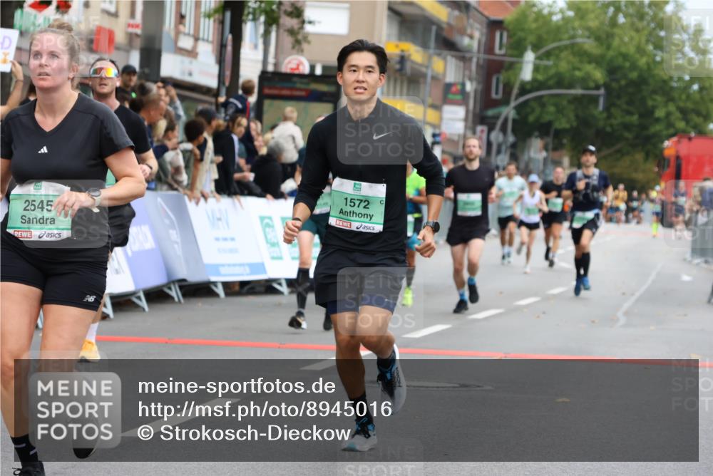 21.09.2025 - PSD Bank Halbmarathon Strokosch-Dieckow http://msf.ph/oto/8945016 21.09.2025 11:53:42 Ziel 1396, 1572, 1724, 1752, 2304, 2401, 2537, 2545, 2625, 2687, 2804, 2805, 2991, 3901, 3997 meine-sportfotos.de
