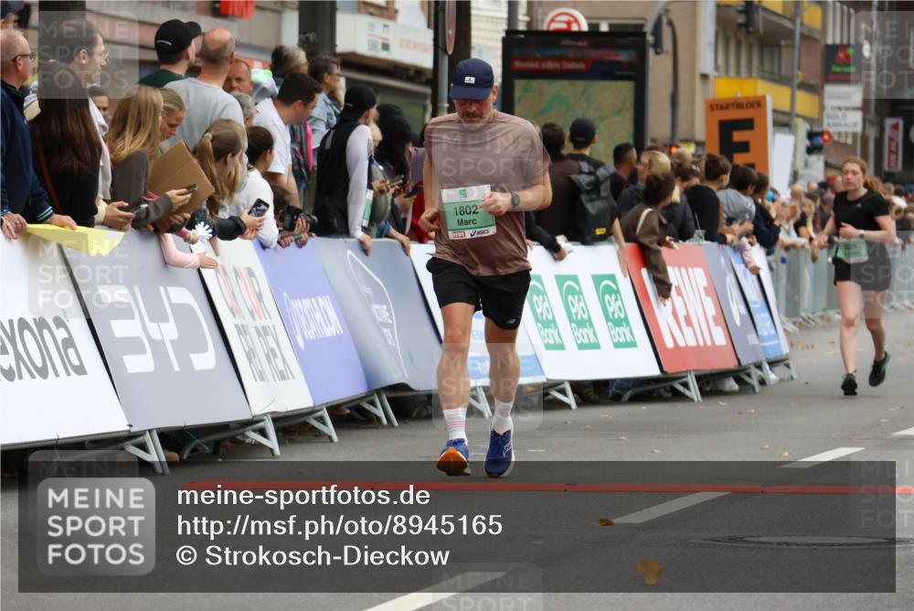 21.09.2025 - PSD Bank Halbmarathon Strokosch-Dieckow http://msf.ph/oto/8945165 21.09.2025 12:03:42 Ziel 1802, 2617, 2776, 2806, 3326, 3924 meine-sportfotos.de