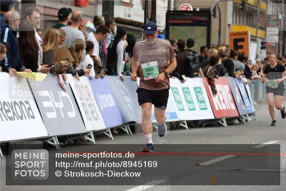 21.09.2025 - PSD Bank Halbmarathon Strokosch-Dieckow http://msf.ph/oto/8945169 21.09.2025 12:03:42 Ziel 1802, 2617, 2776, 2806, 3326, 3924 meine-sportfotos.de