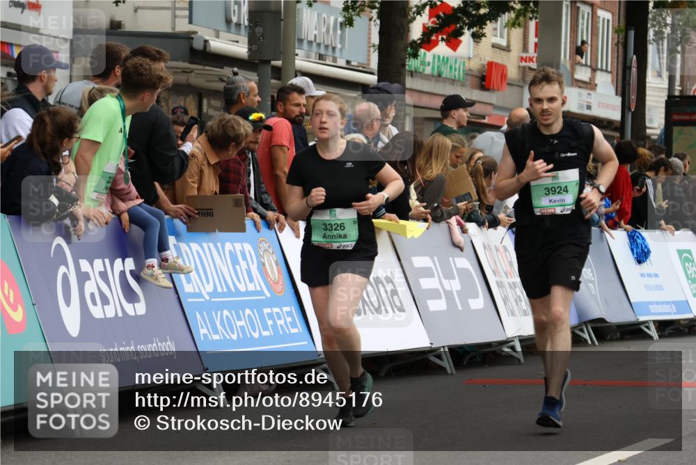 21.09.2025 - PSD Bank Halbmarathon Strokosch-Dieckow http://msf.ph/oto/8945176 21.09.2025 12:03:49 Ziel 1763, 1802, 3326, 3924 meine-sportfotos.de