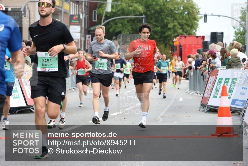 21.09.2025 - PSD Bank Halbmarathon Strokosch-Dieckow http://msf.ph/oto/8945211 21.09.2025 11:55:31 Ziel 1134, 1796, 2273, 2451, 2541, 2673, 2680, 2815, 2862, 2936, 3942, 3979, 4052 meine-sportfotos.de