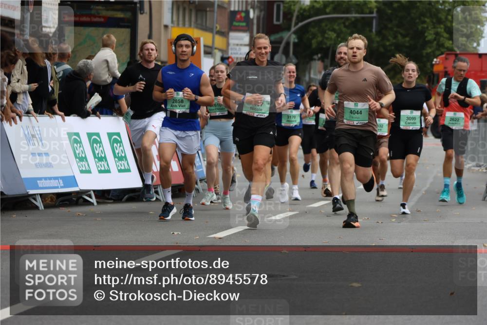 21.09.2025 - PSD Bank Halbmarathon Strokosch-Dieckow http://msf.ph/oto/8945578 21.09.2025 11:58:25 Ziel 1197, 1275, 1276, 1322, 1610, 1611, 2289, 2324, 2343, 2622, 2637, 2826, 2832, 2858, 2961, 3032, 3092, 3099, 3170, 3314, 3960, 4044 meine-sportfotos.de