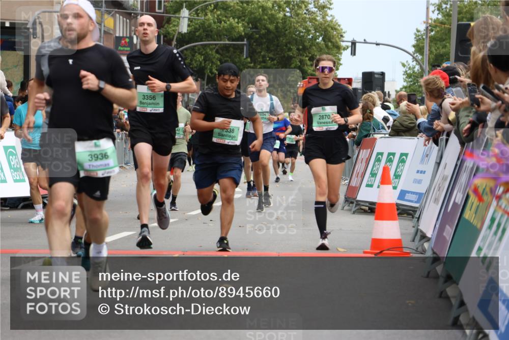 21.09.2025 - PSD Bank Halbmarathon Strokosch-Dieckow http://msf.ph/oto/8945660 21.09.2025 11:58:47 Ziel 1107, 1122, 1128, 1338, 1521, 1531, 1532, 2306, 2371, 2543, 2590, 2594, 2604, 2660, 2870, 2928, 3198, 3301, 3356, 3521, 3542, 3936 meine-sportfotos.de