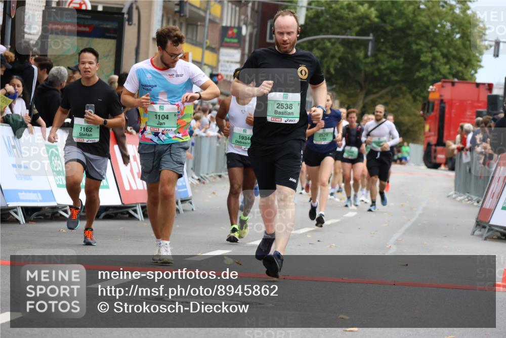 21.09.2025 - PSD Bank Halbmarathon Strokosch-Dieckow http://msf.ph/oto/8945862 21.09.2025 12:00:07 Ziel 1104, 1162, 1481, 1934, 2255, 2314, 2490, 2529, 2538, 2640, 2648, 2769, 2801, 3094, 3738, 3906 meine-sportfotos.de