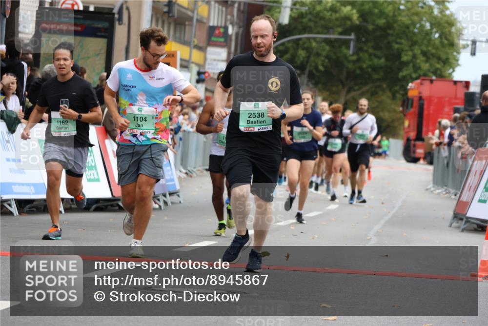 21.09.2025 - PSD Bank Halbmarathon Strokosch-Dieckow http://msf.ph/oto/8945867 21.09.2025 12:00:07 Ziel 1104, 1162, 1481, 1934, 2255, 2314, 2490, 2529, 2538, 2640, 2648, 2769, 2801, 3094, 3738, 3906 meine-sportfotos.de