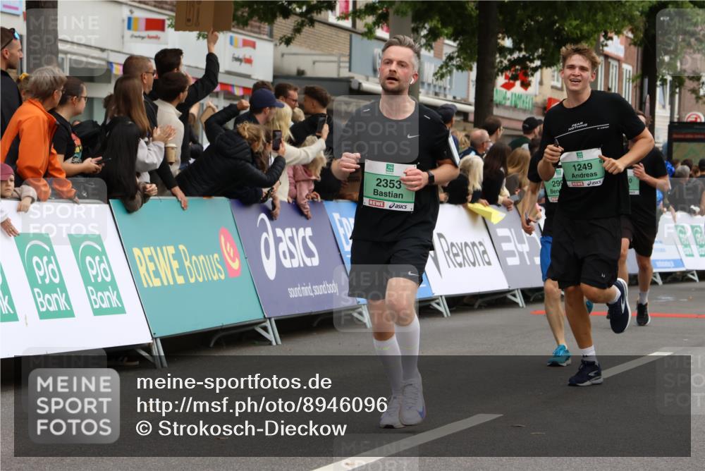 21.09.2025 - PSD Bank Halbmarathon Strokosch-Dieckow http://msf.ph/oto/8946096 21.09.2025 12:01:45 Ziel 1201, 1249, 1377, 2284, 2345, 2346, 2353, 2384, 2418, 2474, 2514, 2563, 2710, 2720, 2924, 2938, 2944, 2992, 3067, 3081, 3180, 3406, 3952 meine-sportfotos.de