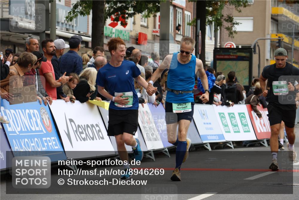 21.09.2025 - PSD Bank Halbmarathon Strokosch-Dieckow http://msf.ph/oto/8946269 21.09.2025 12:03:02 Ziel 1664, 2629, 3113, 3965, 3986 meine-sportfotos.de
