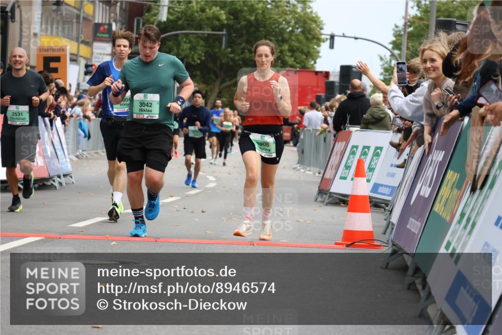 21.09.2025 - PSD Bank Halbmarathon Strokosch-Dieckow http://msf.ph/oto/8946574 21.09.2025 12:13:54 Ziel 1199, 1668, 1669, 2531, 2841, 2885, 3004, 3041, 3042, 3466, 3908 meine-sportfotos.de