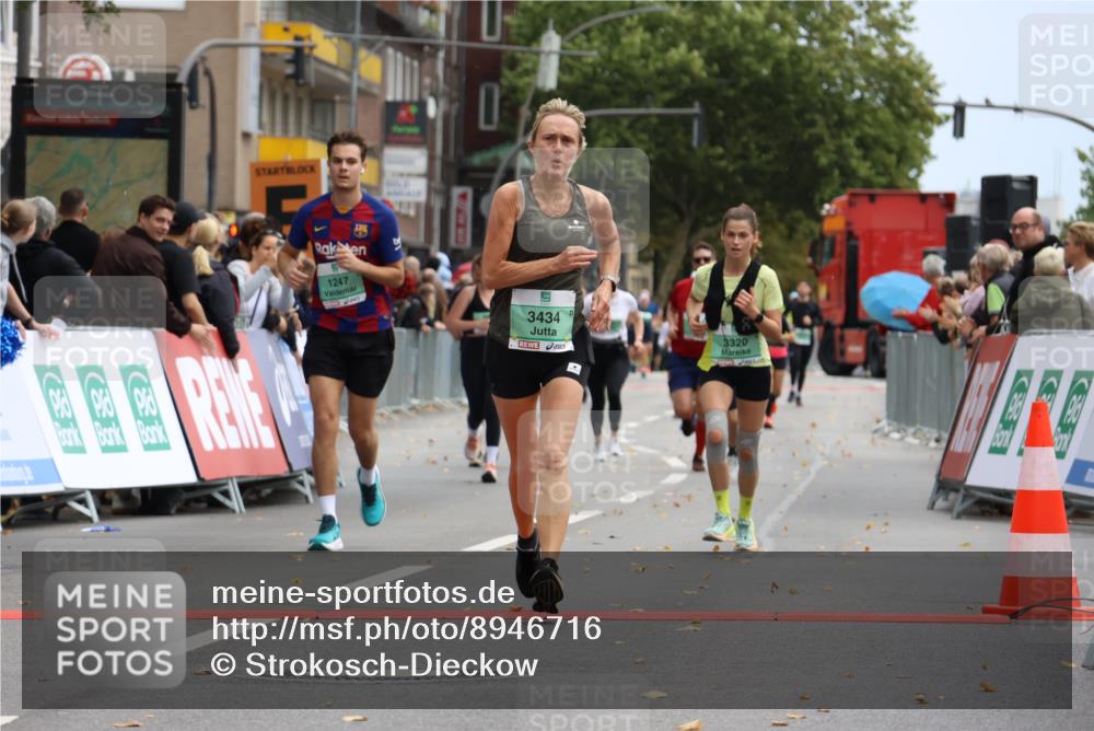21.09.2025 - PSD Bank Halbmarathon Strokosch-Dieckow http://msf.ph/oto/8946716 21.09.2025 12:16:01 Ziel 1247, 3320, 3397, 3434 meine-sportfotos.de