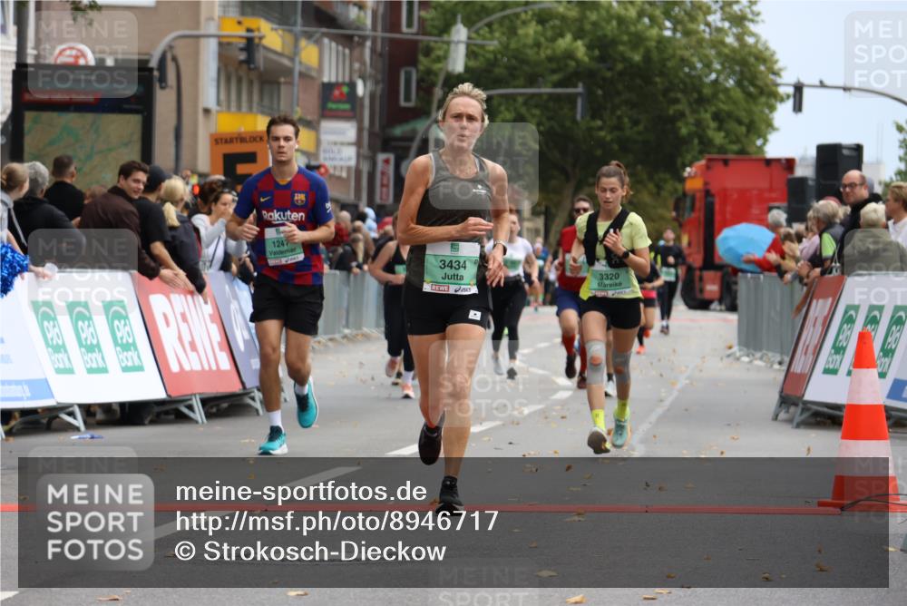 21.09.2025 - PSD Bank Halbmarathon Strokosch-Dieckow http://msf.ph/oto/8946717 21.09.2025 12:16:01 Ziel 1247, 3320, 3397, 3434 meine-sportfotos.de