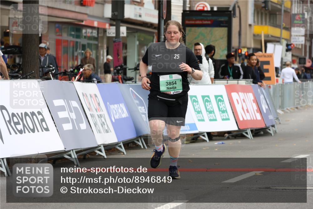 21.09.2025 - PSD Bank Halbmarathon Strokosch-Dieckow http://msf.ph/oto/8946849 21.09.2025 12:55:13 Ziel 1422, 1423, 1424, 1425, 3854 meine-sportfotos.de