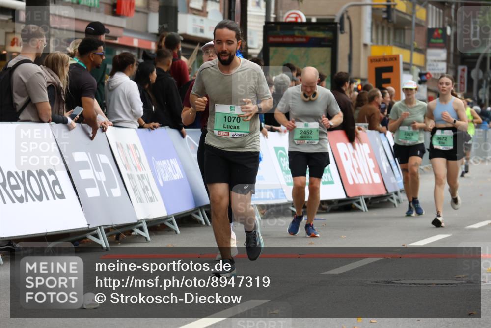 21.09.2025 - PSD Bank Halbmarathon Strokosch-Dieckow http://msf.ph/oto/8947319 21.09.2025 12:19:52 Ziel 1004, 1070, 1661, 2452, 2714, 2799, 3111, 3122, 3264, 3265, 3329, 3347, 3501, 3528, 3567, 3672, 3678, 4067 meine-sportfotos.de