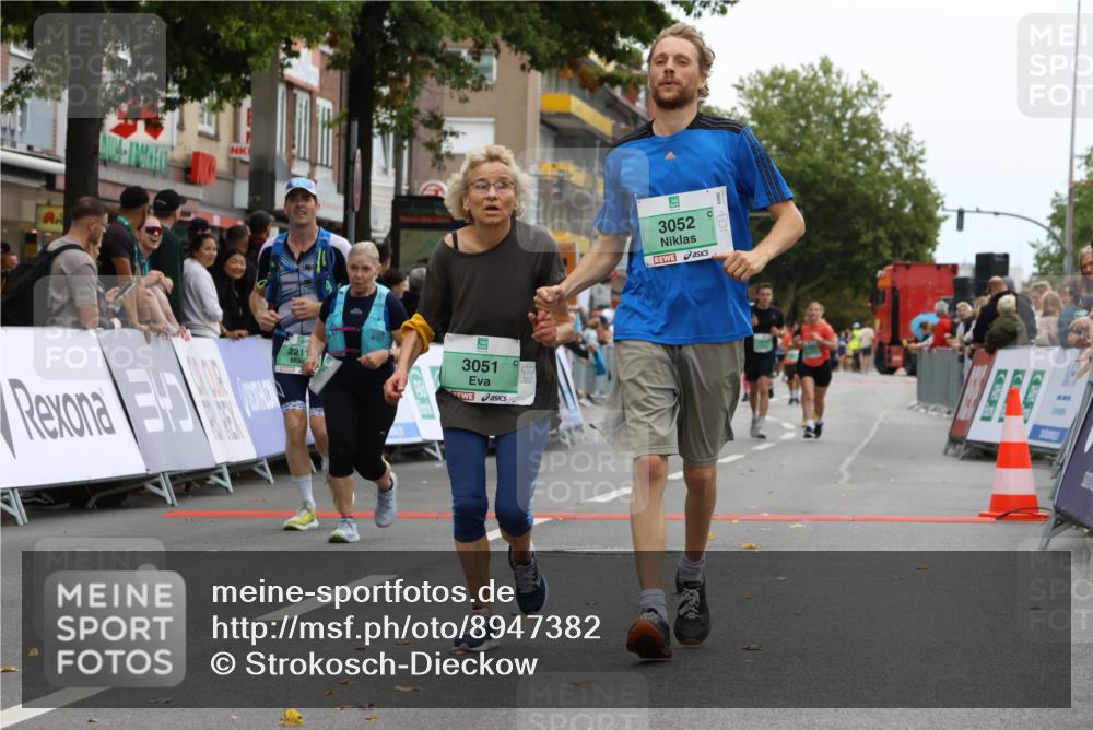 21.09.2025 - PSD Bank Halbmarathon Strokosch-Dieckow http://msf.ph/oto/8947382 21.09.2025 12:20:20 Ziel 1176, 2211, 3051, 3052, 3445 meine-sportfotos.de