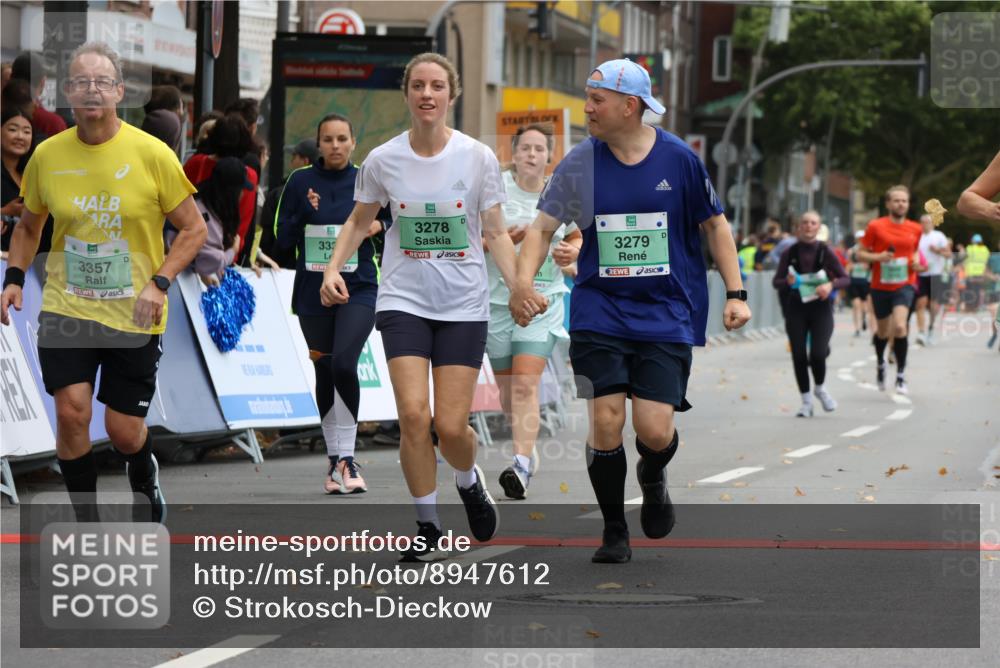21.09.2025 - PSD Bank Halbmarathon Strokosch-Dieckow http://msf.ph/oto/8947612 21.09.2025 12:26:59 Ziel 3277, 3278, 3279, 3330, 3353, 3357 meine-sportfotos.de
