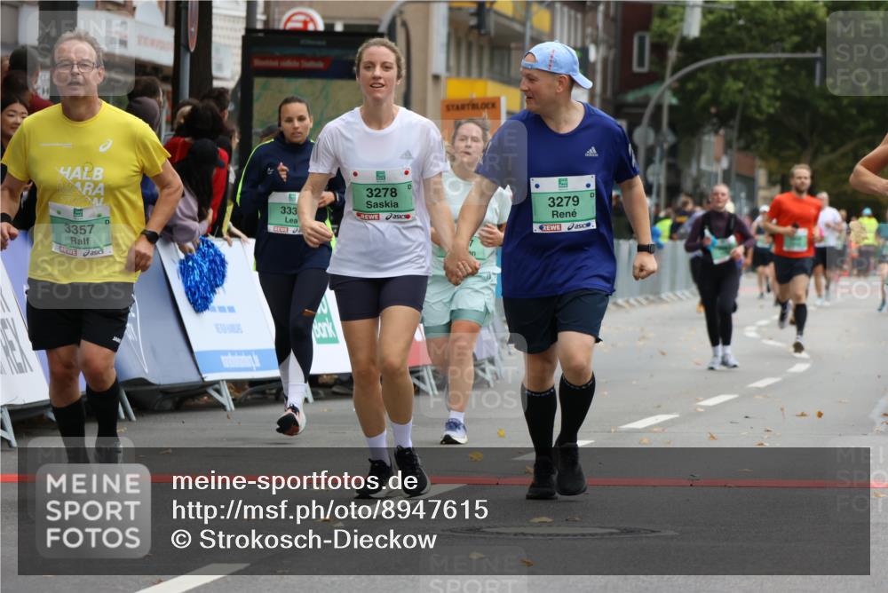 21.09.2025 - PSD Bank Halbmarathon Strokosch-Dieckow http://msf.ph/oto/8947615 21.09.2025 12:26:59 Ziel 3277, 3278, 3279, 3330, 3353, 3357 meine-sportfotos.de