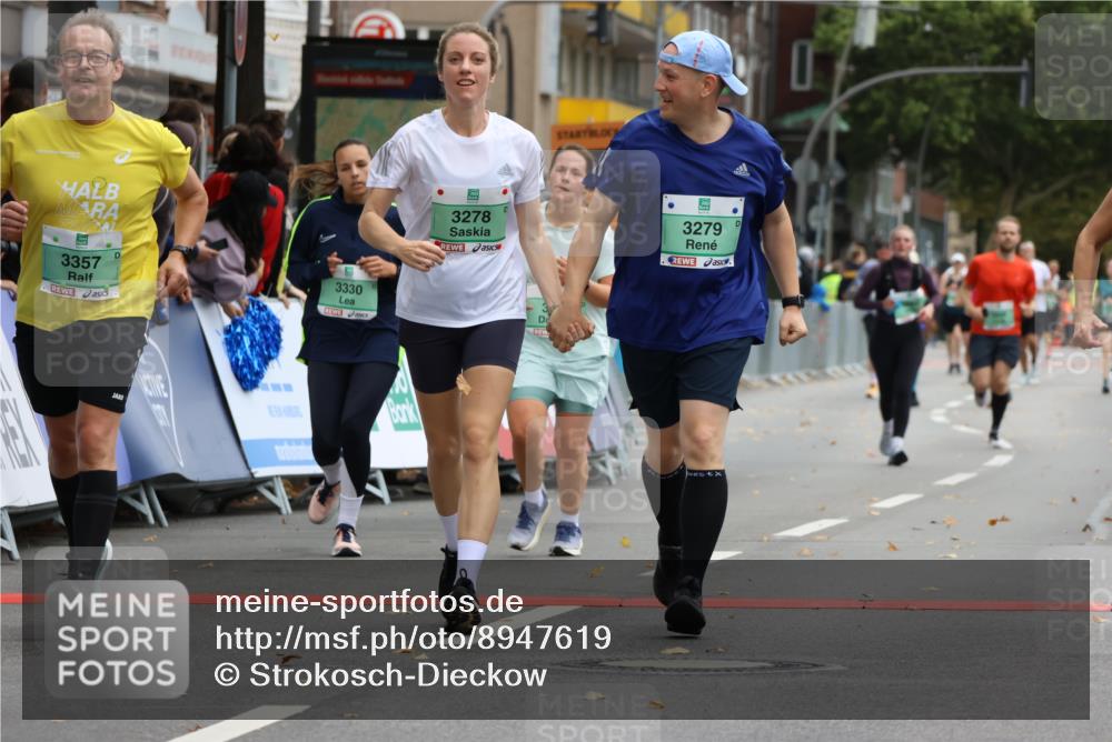 21.09.2025 - PSD Bank Halbmarathon Strokosch-Dieckow http://msf.ph/oto/8947619 21.09.2025 12:26:59 Ziel 3277, 3278, 3279, 3330, 3353, 3357 meine-sportfotos.de