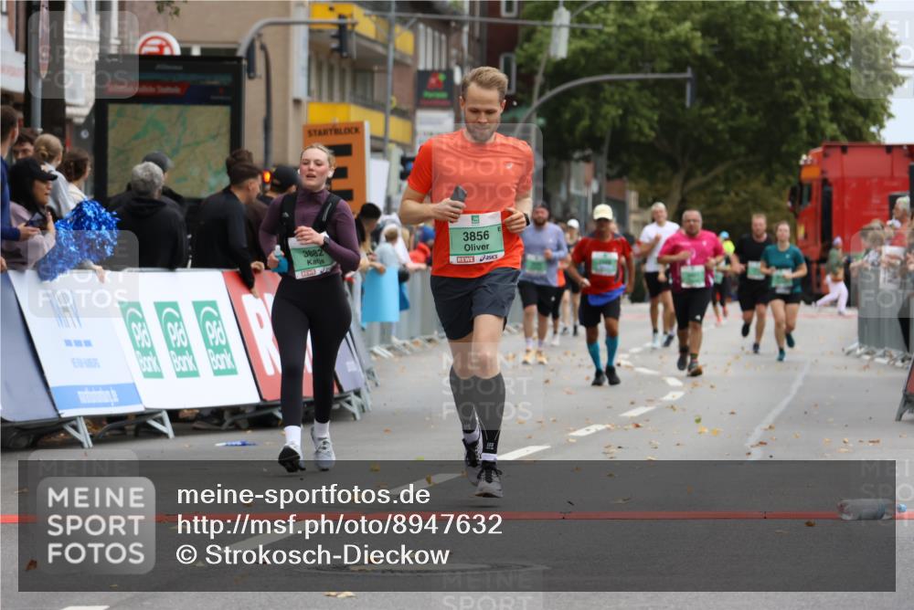 21.09.2025 - PSD Bank Halbmarathon Strokosch-Dieckow http://msf.ph/oto/8947632 21.09.2025 12:27:06 Ziel 3277, 3278, 3279, 3330, 3353, 3357, 3856, 3882 meine-sportfotos.de