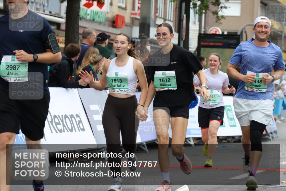 21.09.2025 - PSD Bank Halbmarathon Strokosch-Dieckow http://msf.ph/oto/8947767 21.09.2025 12:23:41 Ziel 1011, 1012, 1013, 1166, 1448, 1449, 1612, 1613, 2729, 2987, 3225, 3359, 3368, 3515, 3546 meine-sportfotos.de