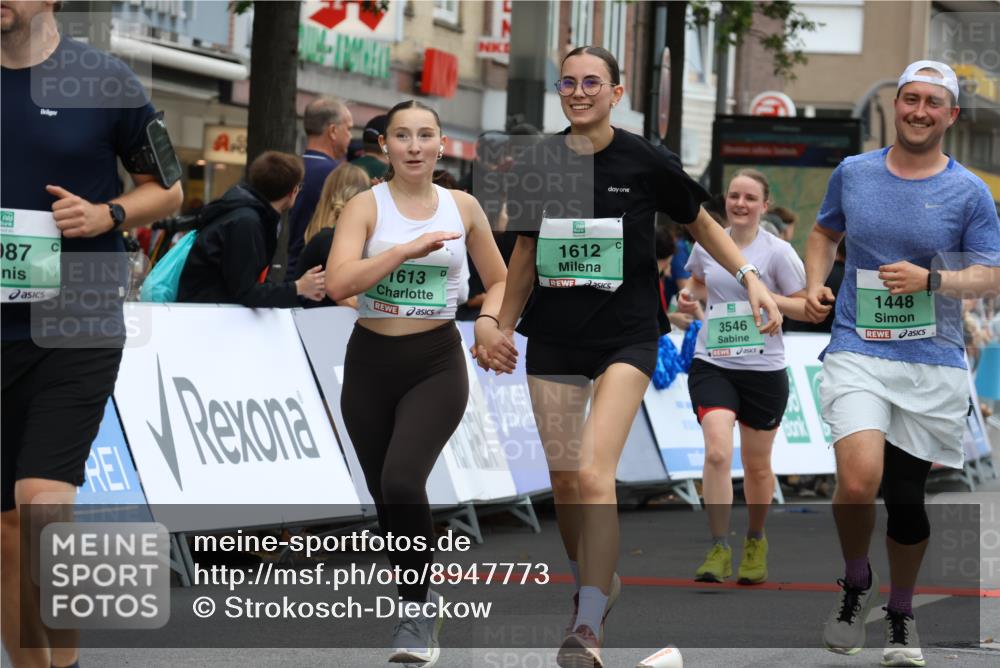 21.09.2025 - PSD Bank Halbmarathon Strokosch-Dieckow http://msf.ph/oto/8947773 21.09.2025 12:23:41 Ziel 1011, 1012, 1013, 1166, 1448, 1449, 1612, 1613, 2729, 2987, 3225, 3359, 3368, 3515, 3546 meine-sportfotos.de
