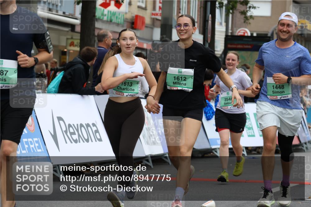 21.09.2025 - PSD Bank Halbmarathon Strokosch-Dieckow http://msf.ph/oto/8947775 21.09.2025 12:23:41 Ziel 1011, 1012, 1013, 1166, 1448, 1449, 1612, 1613, 2729, 2987, 3225, 3359, 3368, 3515, 3546 meine-sportfotos.de