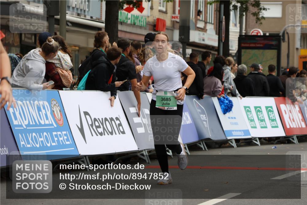 21.09.2025 - PSD Bank Halbmarathon Strokosch-Dieckow http://msf.ph/oto/8947852 21.09.2025 12:28:52 Ziel 1065, 1573, 3239, 3684, 3685 meine-sportfotos.de