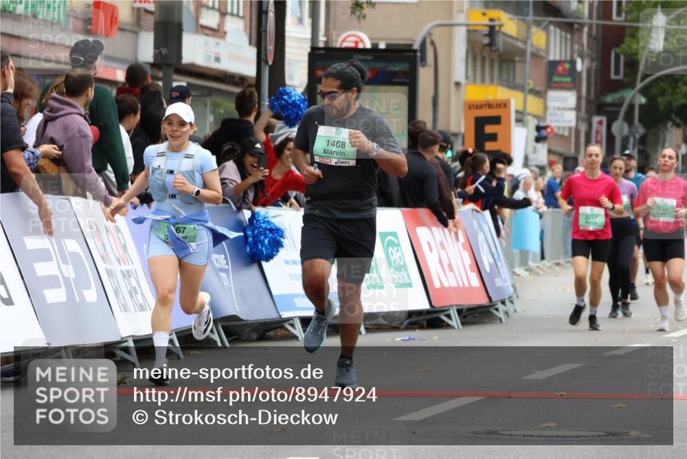 21.09.2025 - PSD Bank Halbmarathon Strokosch-Dieckow http://msf.ph/oto/8947924 21.09.2025 12:29:54 Ziel 1467, 1468, 3287, 3351 meine-sportfotos.de