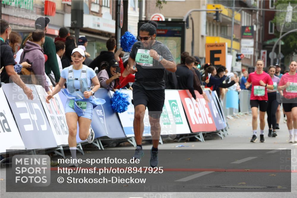 21.09.2025 - PSD Bank Halbmarathon Strokosch-Dieckow http://msf.ph/oto/8947925 21.09.2025 12:29:54 Ziel 1467, 1468, 3287, 3351 meine-sportfotos.de