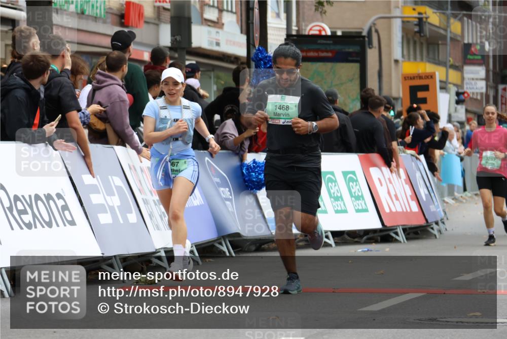 21.09.2025 - PSD Bank Halbmarathon Strokosch-Dieckow http://msf.ph/oto/8947928 21.09.2025 12:29:54 Ziel 1467, 1468, 3287, 3351 meine-sportfotos.de