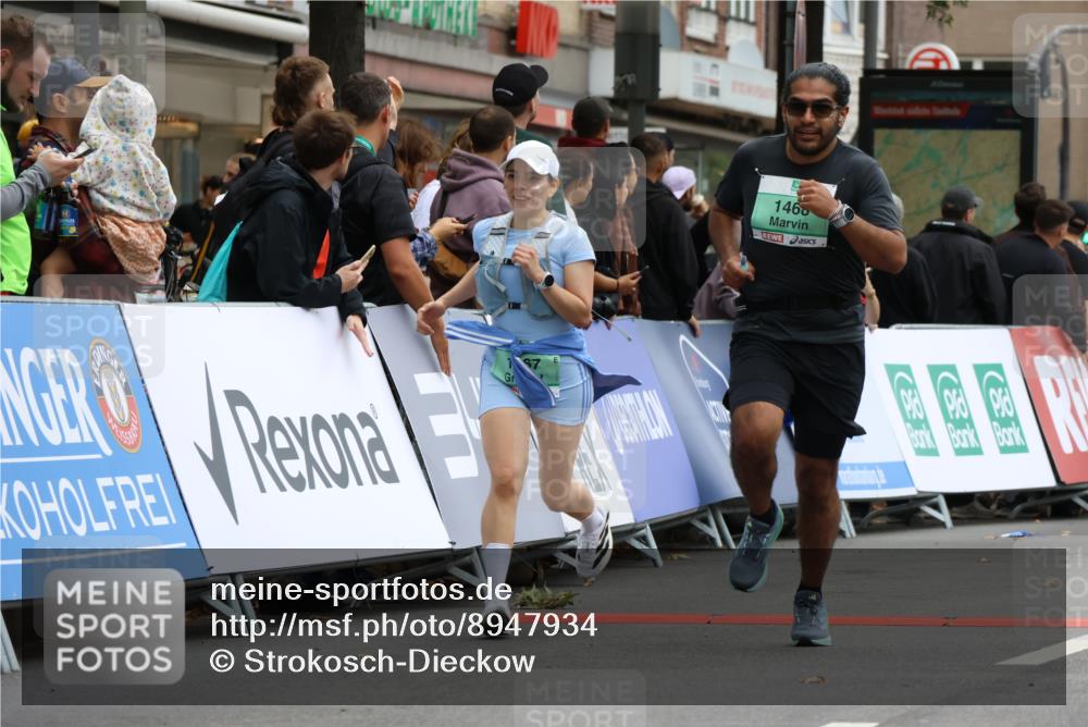 21.09.2025 - PSD Bank Halbmarathon Strokosch-Dieckow http://msf.ph/oto/8947934 21.09.2025 12:29:54 Ziel 1467, 1468, 3287, 3351 meine-sportfotos.de